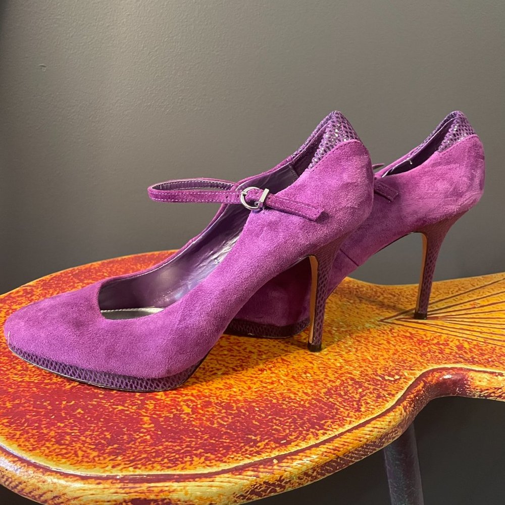 White House Black Market FAB Purple Suede Snake Trim Mary Jane 4" heel Size 9
